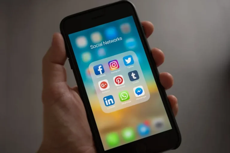 Insta Save Review: What It Is, Features, Safety, and Alternatives